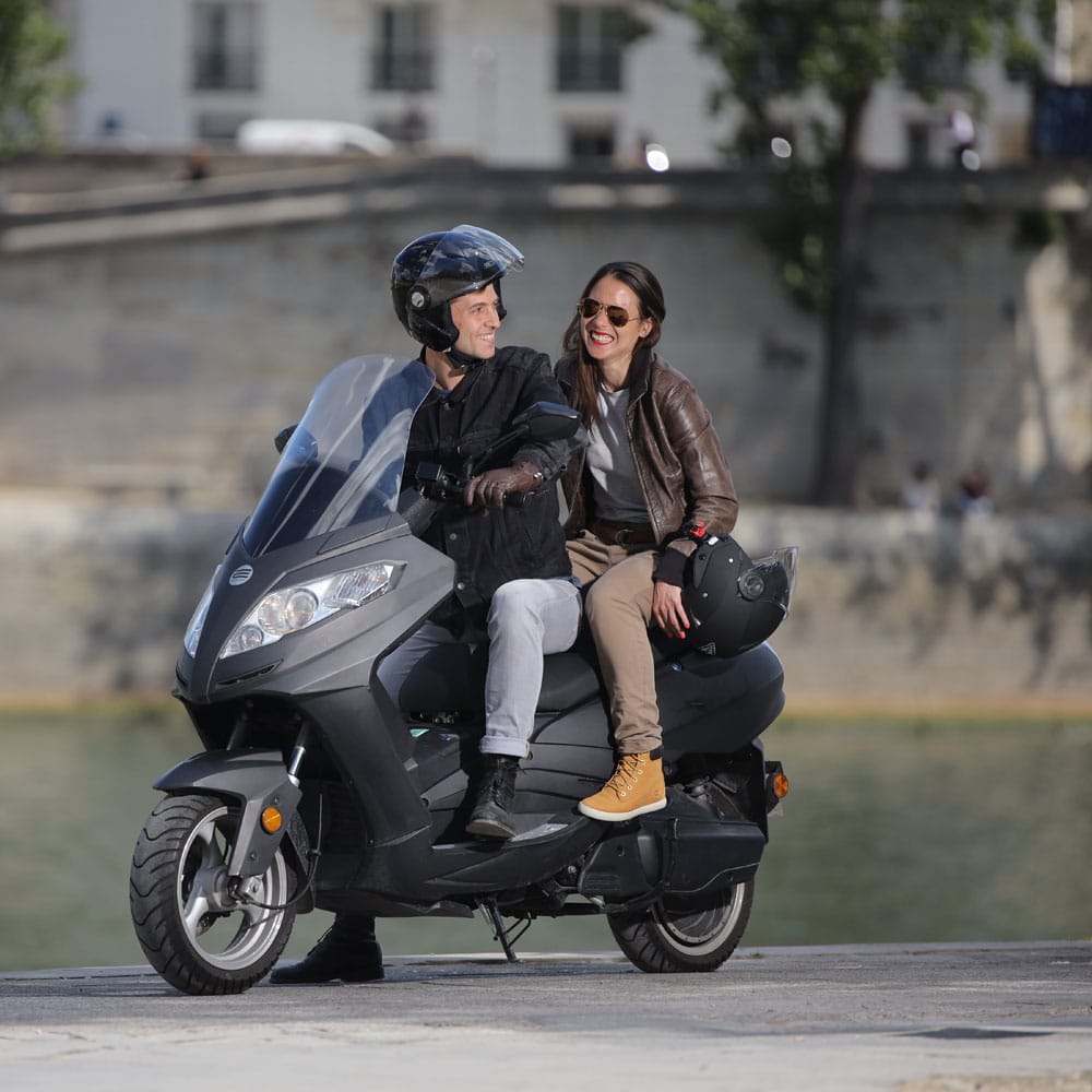élégant scooter électrique 125 maxi scooter