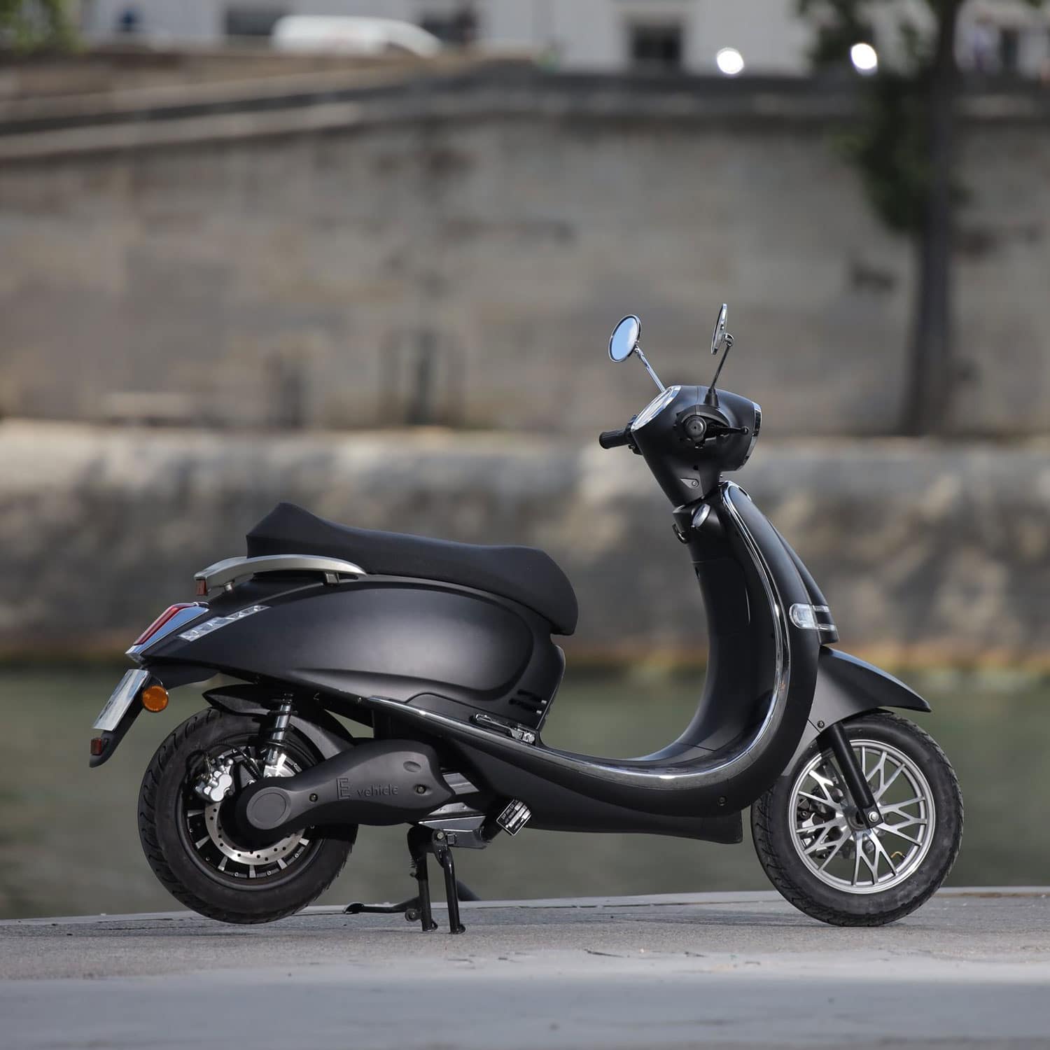 scooter électrique performant autonome 50cc 50cm3 14 ans vintage permis AM paris nantes bordeaux lille lyon marque française